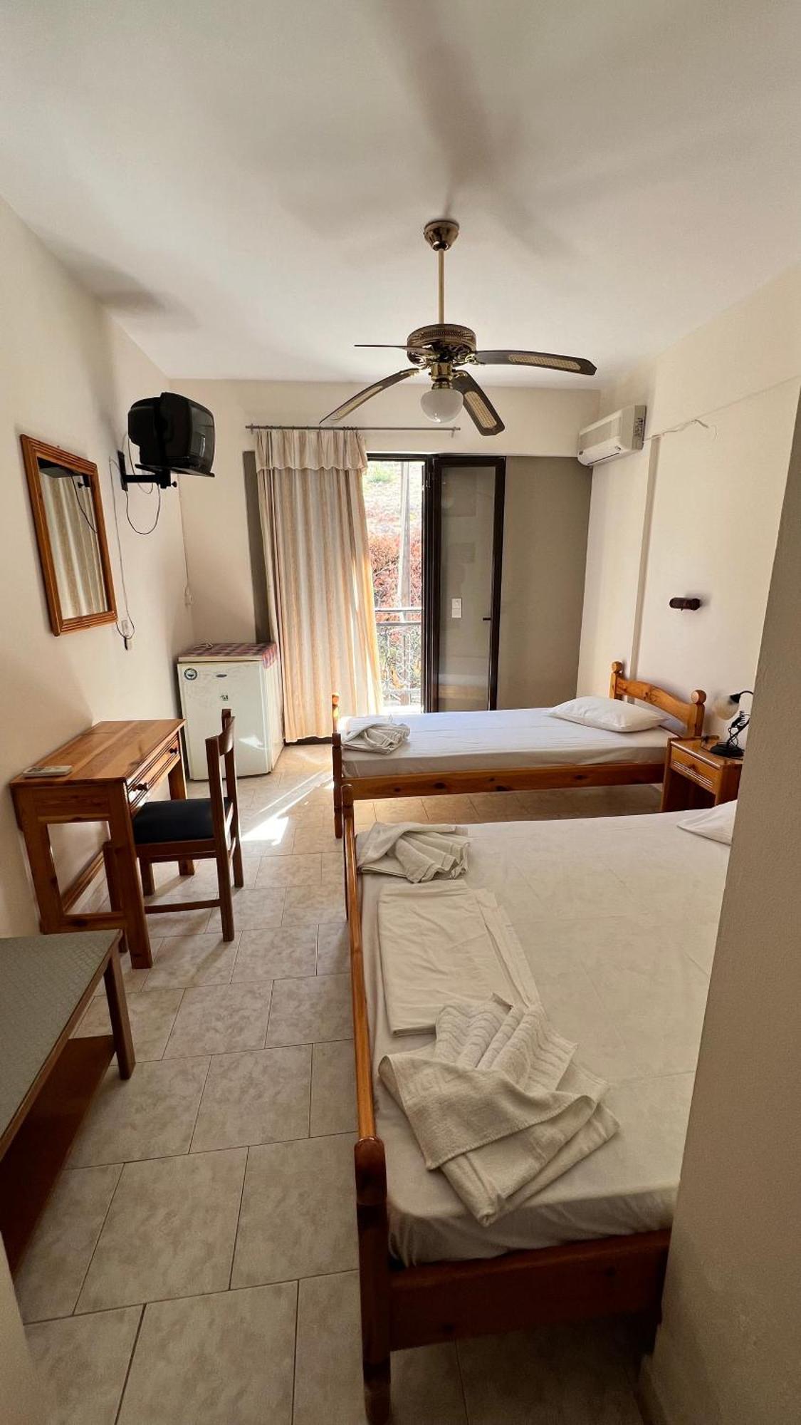 Michaela Hotel Poros  Buitenkant foto