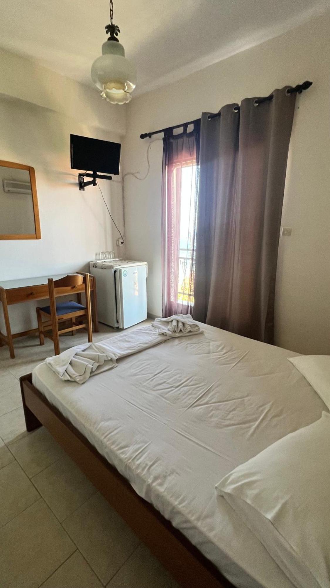 Michaela Hotel Poros  Buitenkant foto