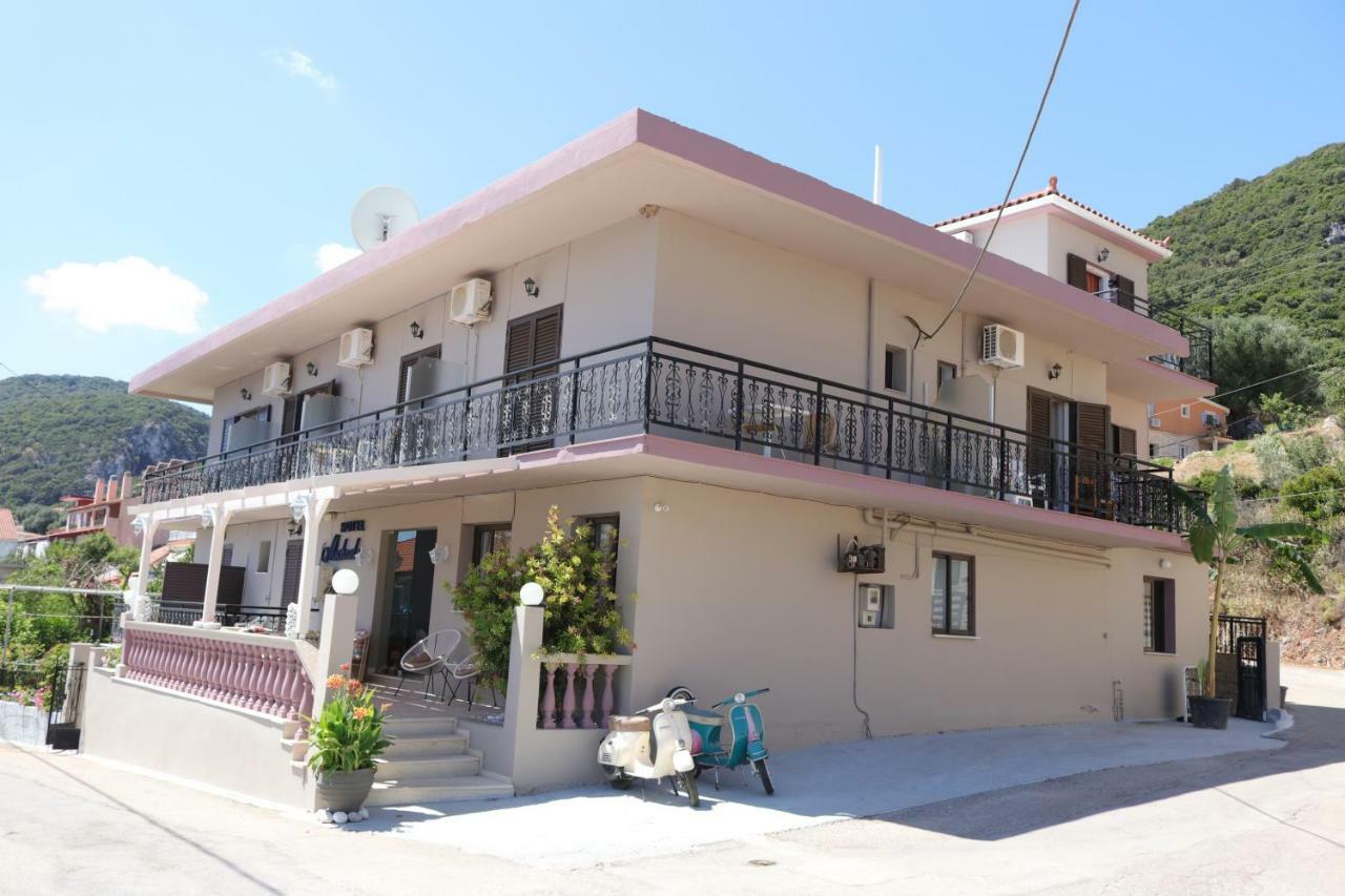 Michaela Hotel Poros  Buitenkant foto
