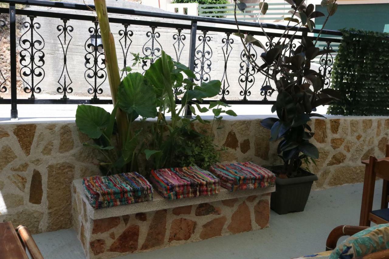 Michaela Hotel Poros  Buitenkant foto